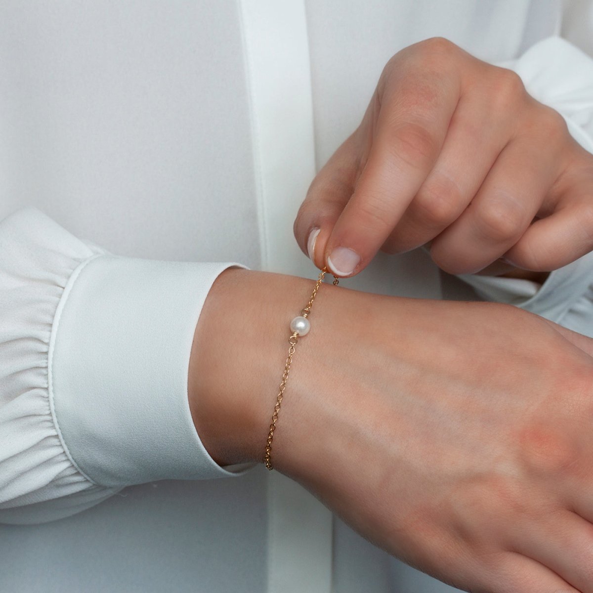 Amazon.com: Pearl Bracelet for Women, Gold Adjustable Slider Bracelet  Dainty Chain Bracelet for Women Girls Bride Bridesmaid Gift: Clothing,  Shoes & Jewelry